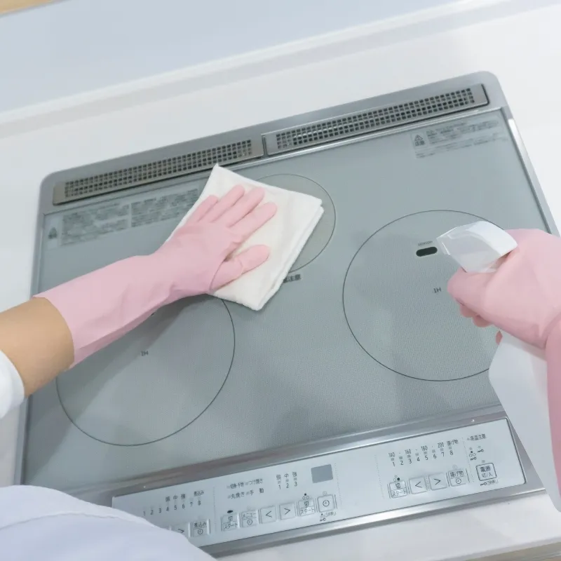 ใช้เศษผ้าวนสีขาว เช็ดทำความสะอาด