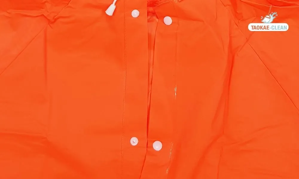 เสื้อกันฝนรุ่นติดกระดุมหน้า